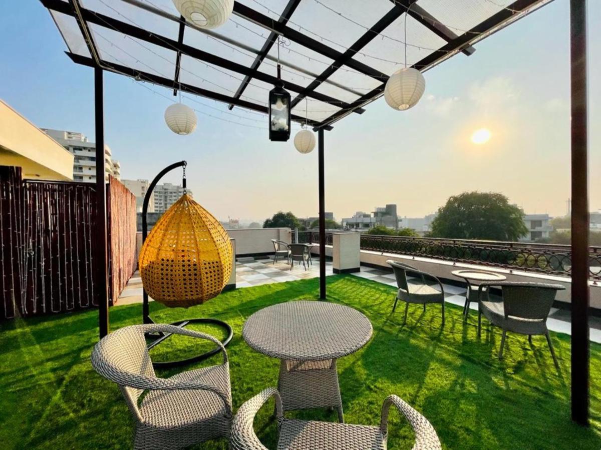 Bluo Studio1 Golf Course Road, Gym, Balcony Garden غورغاون المظهر الخارجي الصورة