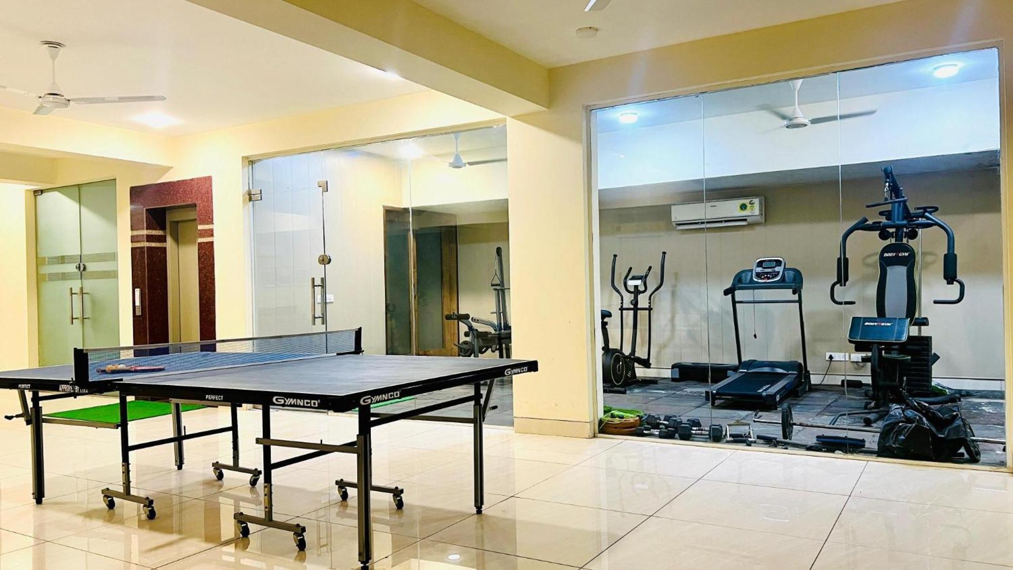 Bluo Studio1 Golf Course Road, Gym, Balcony Garden غورغاون المظهر الخارجي الصورة
