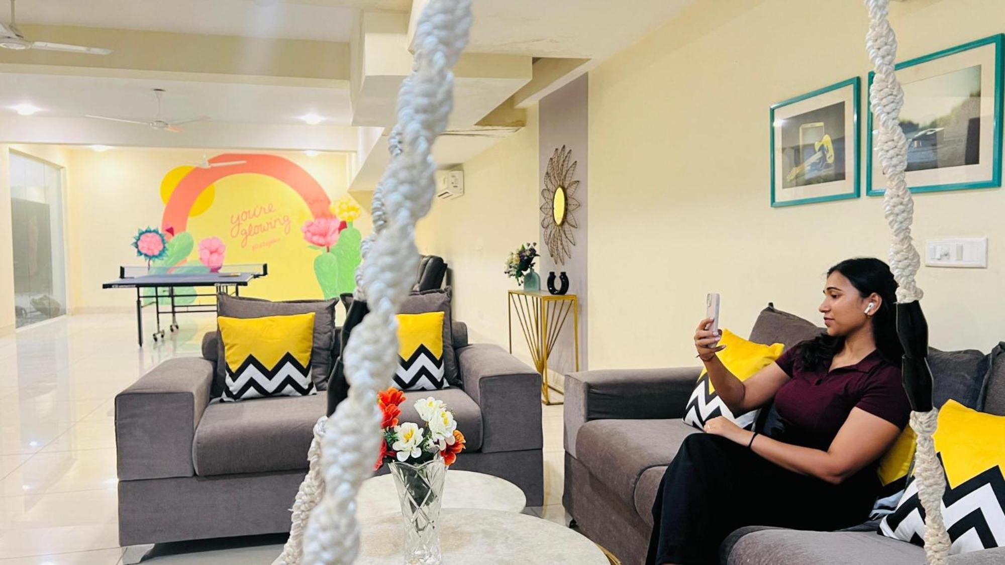 Bluo Studio1 Golf Course Road, Gym, Balcony Garden غورغاون المظهر الخارجي الصورة
