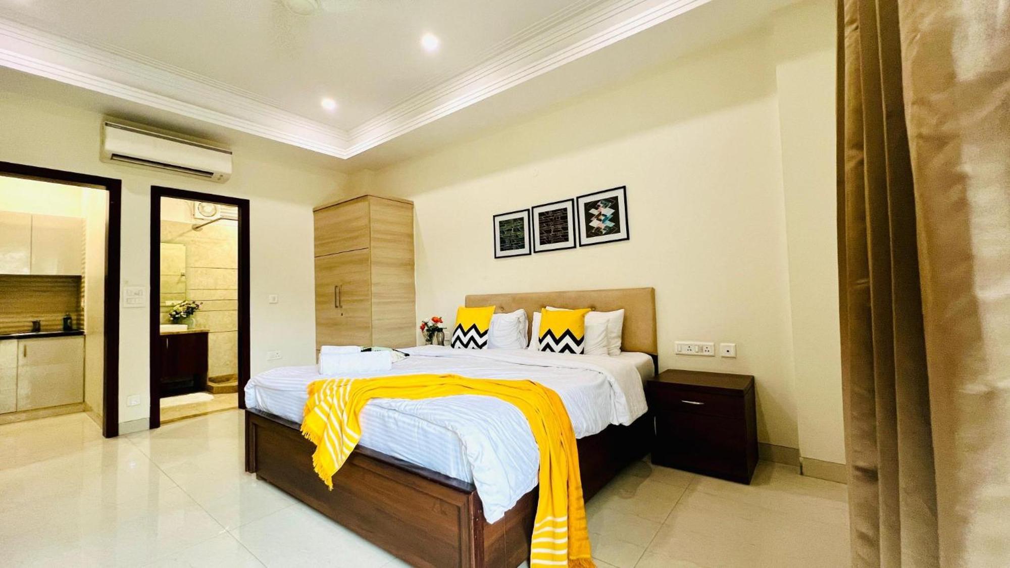 Bluo Studio1 Golf Course Road, Gym, Balcony Garden غورغاون المظهر الخارجي الصورة