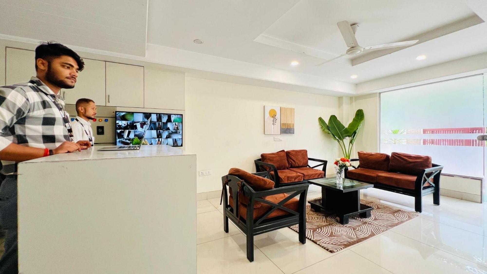 Bluo Studio1 Golf Course Road, Gym, Balcony Garden غورغاون المظهر الخارجي الصورة