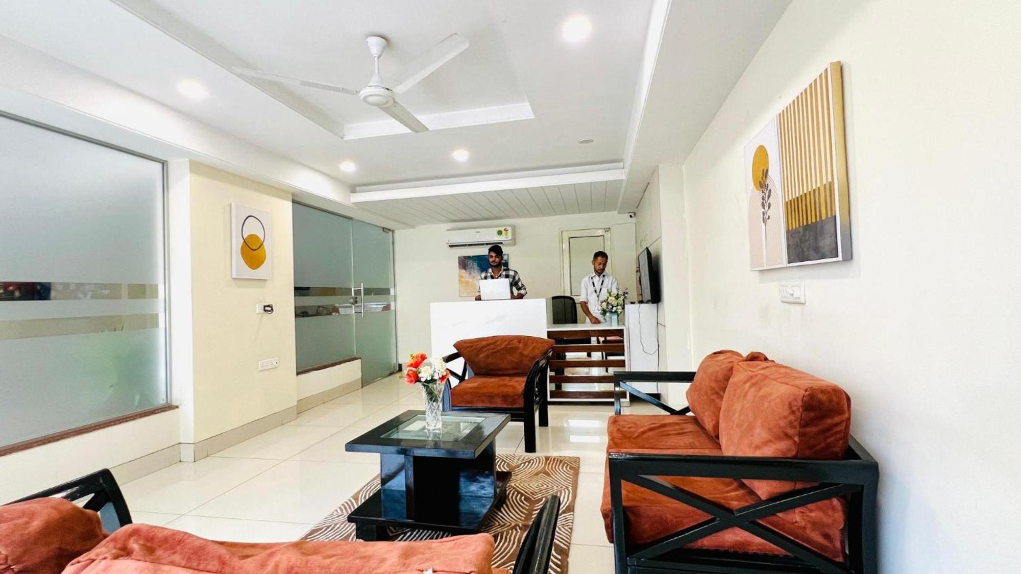 Bluo Studio1 Golf Course Road, Gym, Balcony Garden غورغاون المظهر الخارجي الصورة