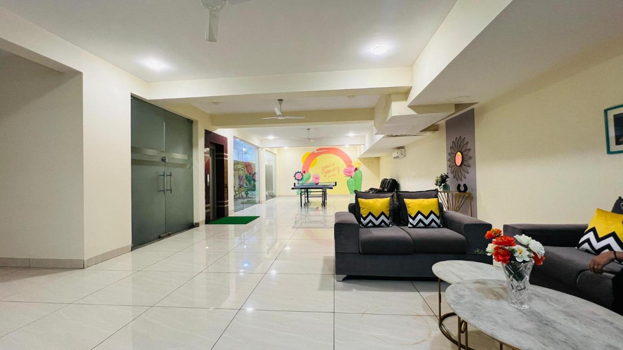 Bluo Studio1 Golf Course Road, Gym, Balcony Garden غورغاون المظهر الخارجي الصورة
