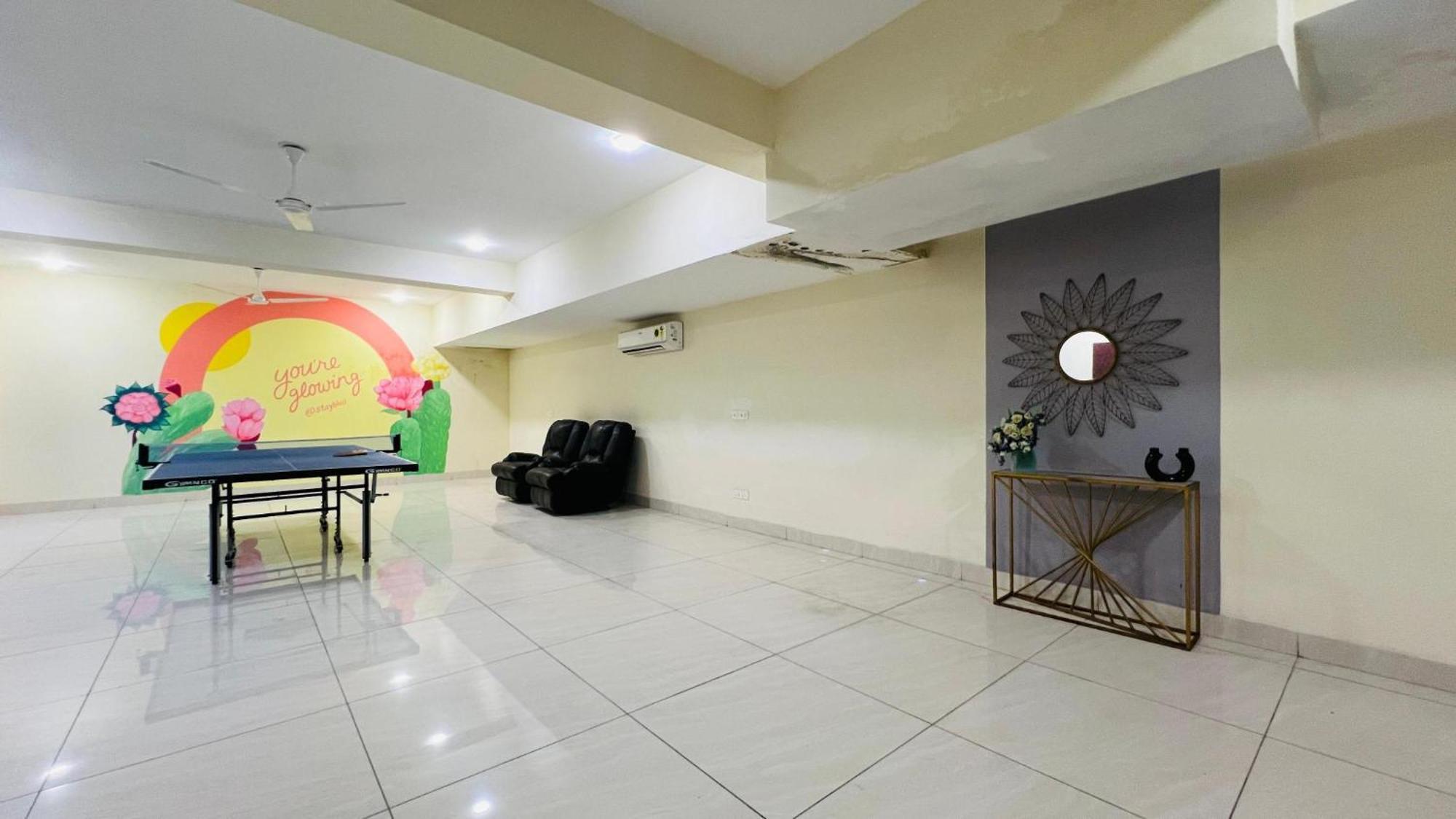 Bluo Studio1 Golf Course Road, Gym, Balcony Garden غورغاون المظهر الخارجي الصورة