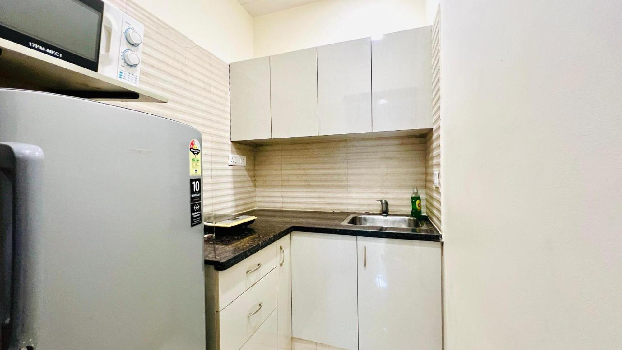 Bluo Studio1 Golf Course Road, Gym, Balcony Garden غورغاون المظهر الخارجي الصورة